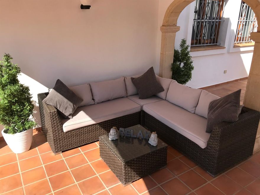 2 outdoor sofas for 9 people.